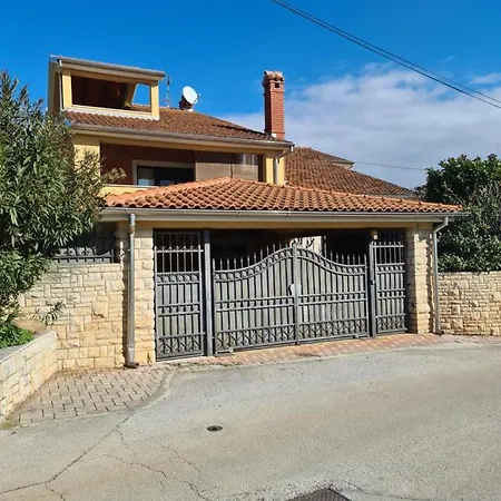 דירה Pool House פולה